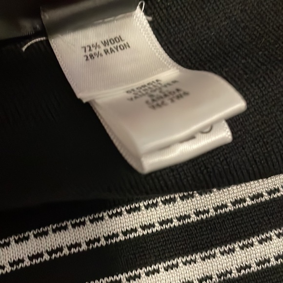 St. John Striped Rayon/Wool Sleeveless Top - Picture 5 of 7